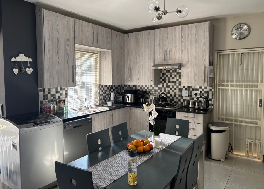2 Bedroom Property for Sale in Waterval East North West